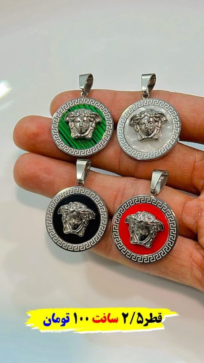 4 مدل پلاک ورساچه قطر 2/ سانت نقره ای بدلیجات اقای خرازی قم