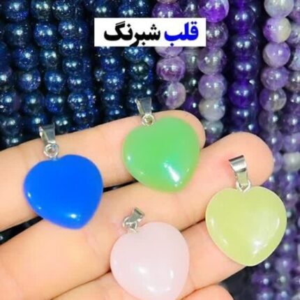 سنگ شبتاب قلب یا همان سنگ قلب شبتاب یا به انگلیسی Shungite Heart Stone یک نوع سنگ قیمتی و ارزشمند است که از سنگ‌های منیزیم-کربنات تشکیل شده است. این سنگ اغلب دارای رنگ سیاه زیره‌ای تا سیاه متغیر است و به خاطر خواص ویژه‌ای که دارد، در جواهرسازی و طب سنتی مورد استفاده قرار می‌گیرد.سنگ قلب شبتاب شناخته شده به عنوان یک سنگ محافظ، اصلاح کننده و تنظیم کننده انرژی‌های مختلف بدن شناخته می‌شود و بسیاری از افراد به این سنگ ارزشمند اعتقاد دارند