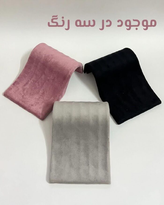 استند مخمل یک جزء زینتی و مفید است که برای نگهداری و نمایش انواع جواهرات و زیورآلات استفاده می‌شود. این استندها از مواد نرم و ملایم مخمل ساخته شده و به زیبایی و شیکی قطعات زینتی کمک می‌کنند.