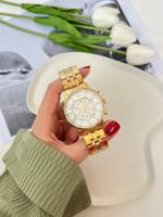 ساعت مردانه لاکچری کونا زیبا و با کیفیت عالی شیک و مجلل 3 موتوره و ضد اب دارای تاریخ شمار در2 رنگ طلایی و مشکی صفحه گردان رکاب استیل انتخابی عالی