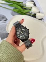 ساعت مردانه لاکچری کونا زیبا و با کیفیت عالی شیک و مجلل 3 موتوره و ضد اب دارای تاریخ شمار در2 رنگ طلایی و مشکی صفحه گردان رکاب استیل انتخابی عالی