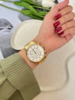 ساعت مردانه لاکچری کونا زیبا و با کیفیت عالی شیک و مجلل 3 موتوره و ضد اب دارای تاریخ شمار در2 رنگ طلایی و مشکی صفحه گردان رکاب استیل انتخابی عالی